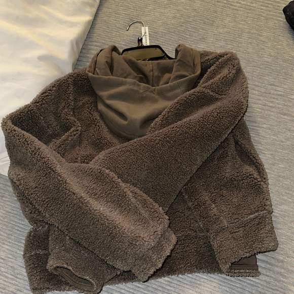 Lululemon textured fleece embroidered logo hoodie - Picture 3 of 4